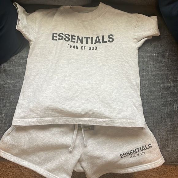 Authentic, Gray essentials set - Picture 3 of 3